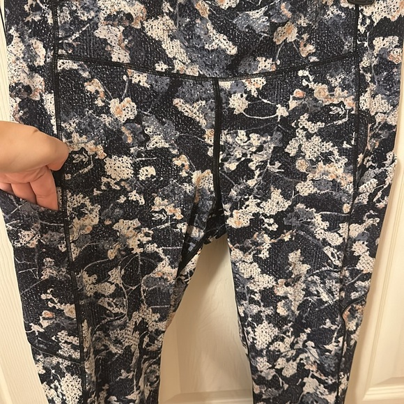 Lululemon Wunder Under High Rise Crop 21" Capri
Leggings size 10 - Picture 7 of 8